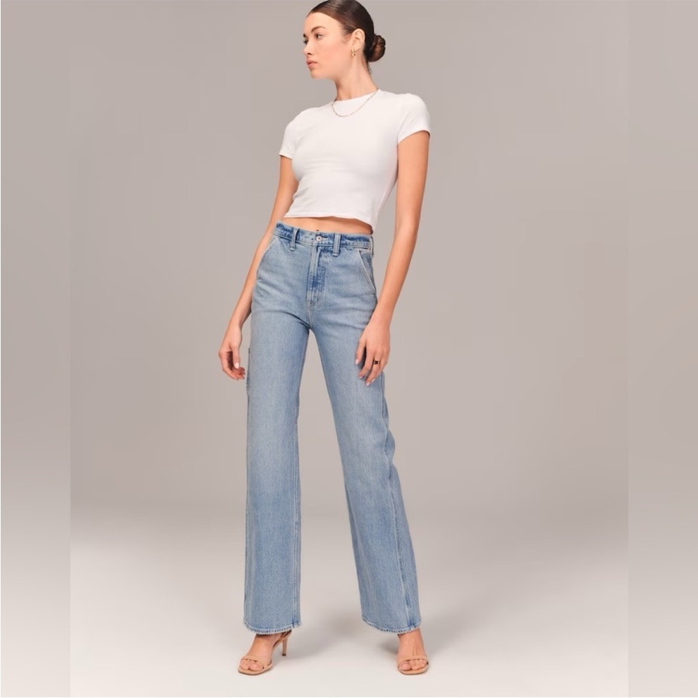 Abercrombie & Fitch high rise 90s relaxed Jean with carpenter details.